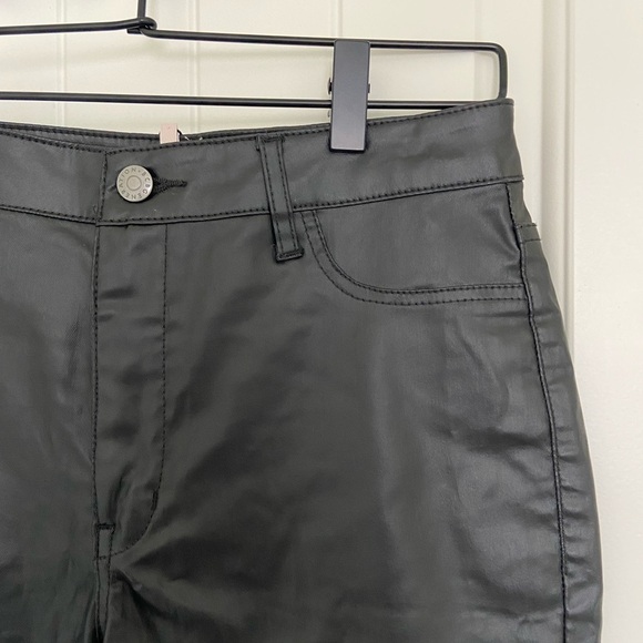 NWT | BCBGeneration women’s black faux leather pants —‎ size 27 - Picture 2 of 8